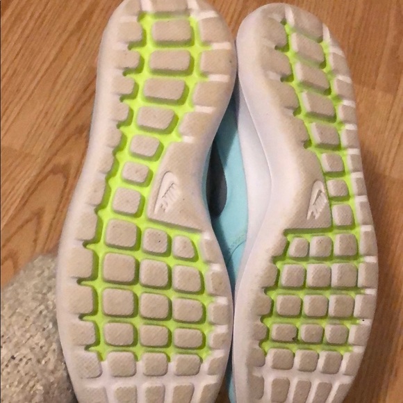 Tiffany Blue Nike Roshe Two Copa Woman’s Size 9.5 - Picture 3 of 3